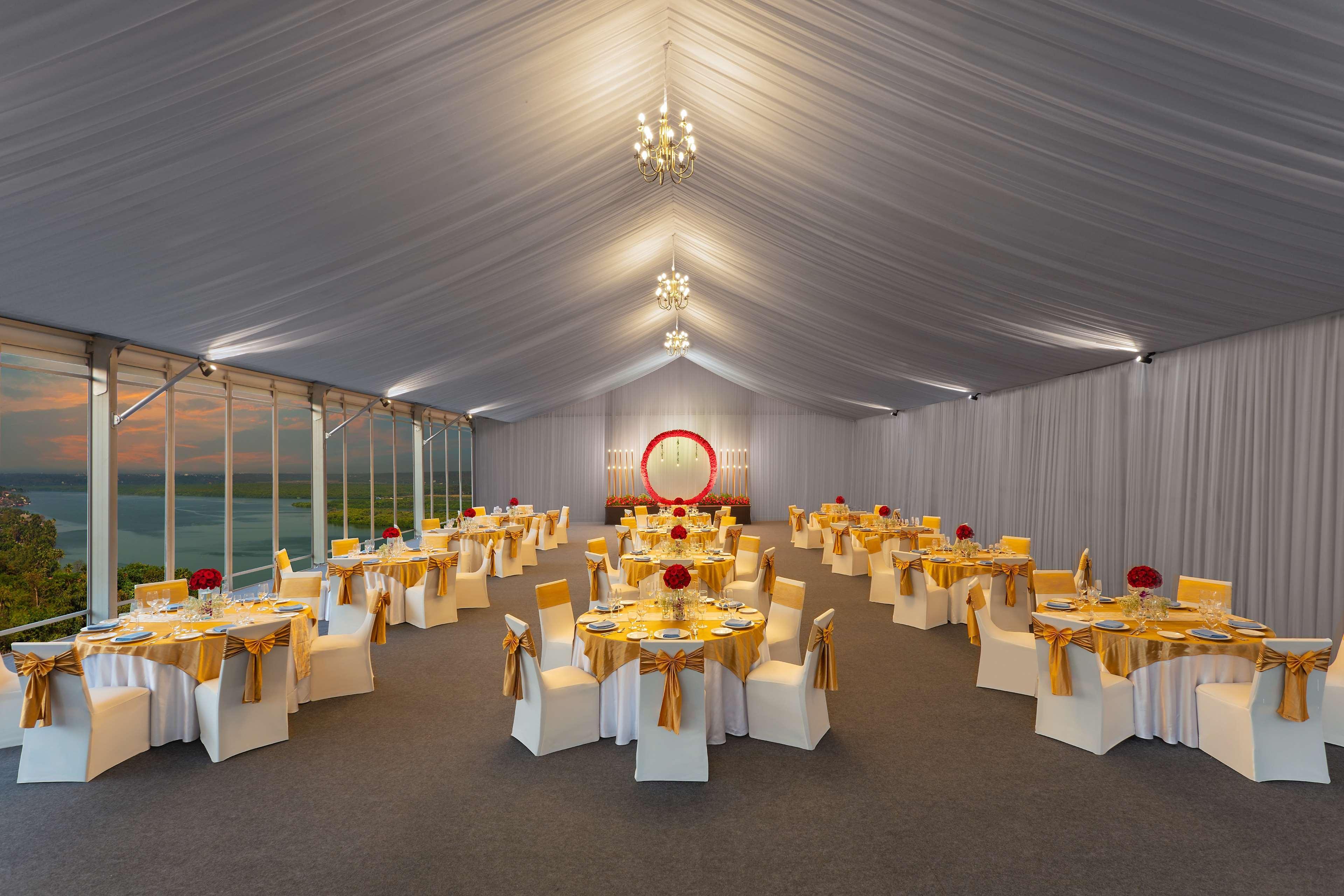 Hotel Doubletree By Hilton Goa - Panaji Zewnętrze zdjęcie