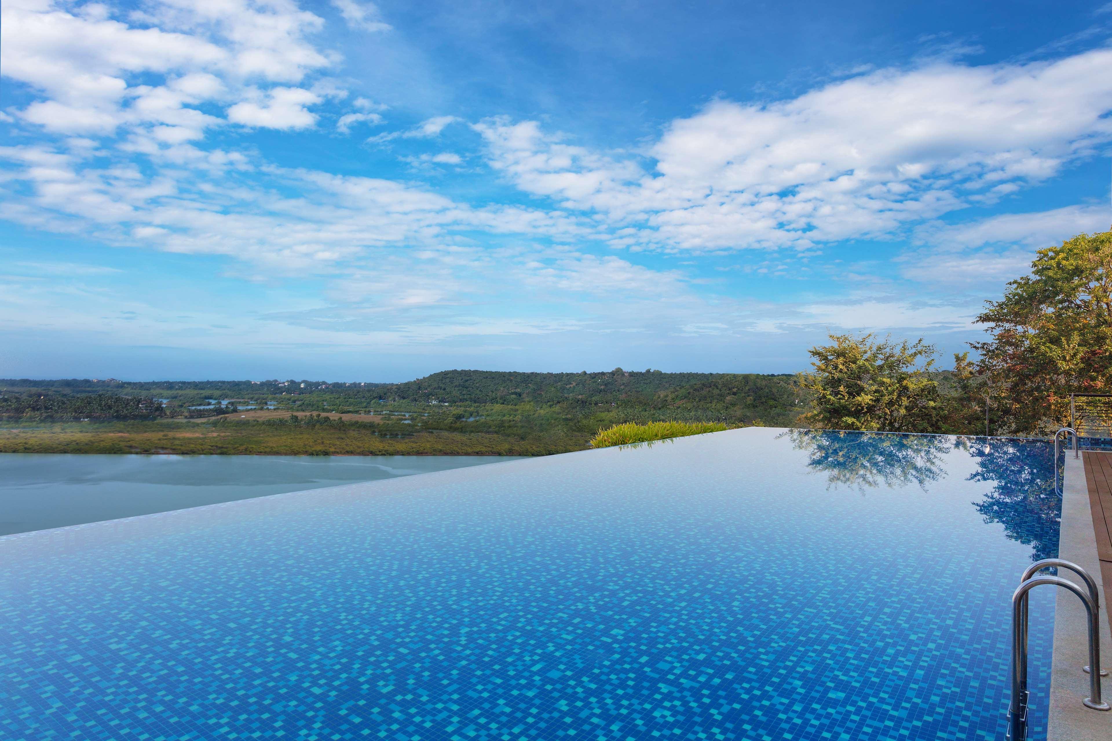 Hotel Doubletree By Hilton Goa - Panaji Zewnętrze zdjęcie