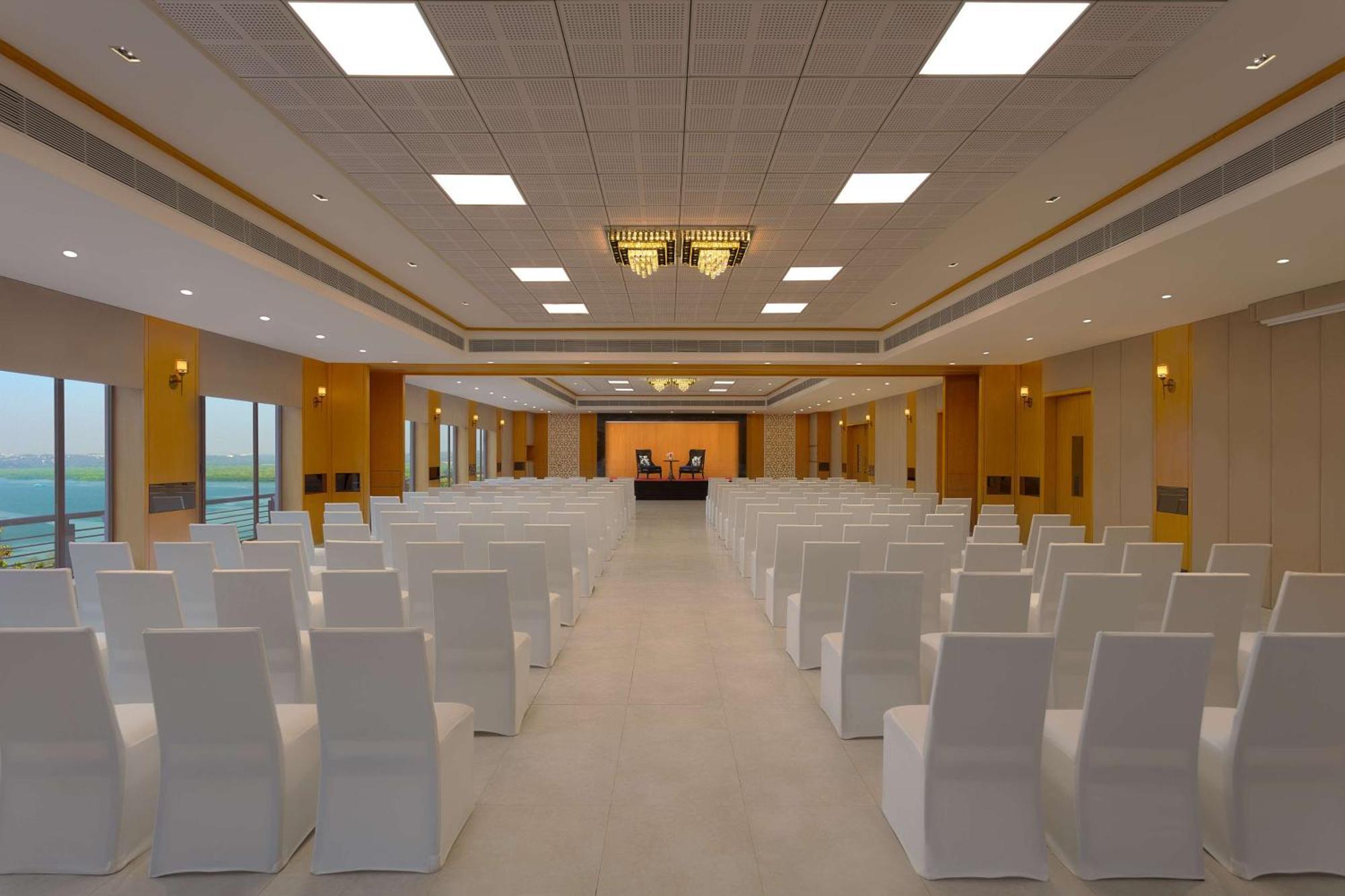 Hotel Doubletree By Hilton Goa - Panaji Zewnętrze zdjęcie