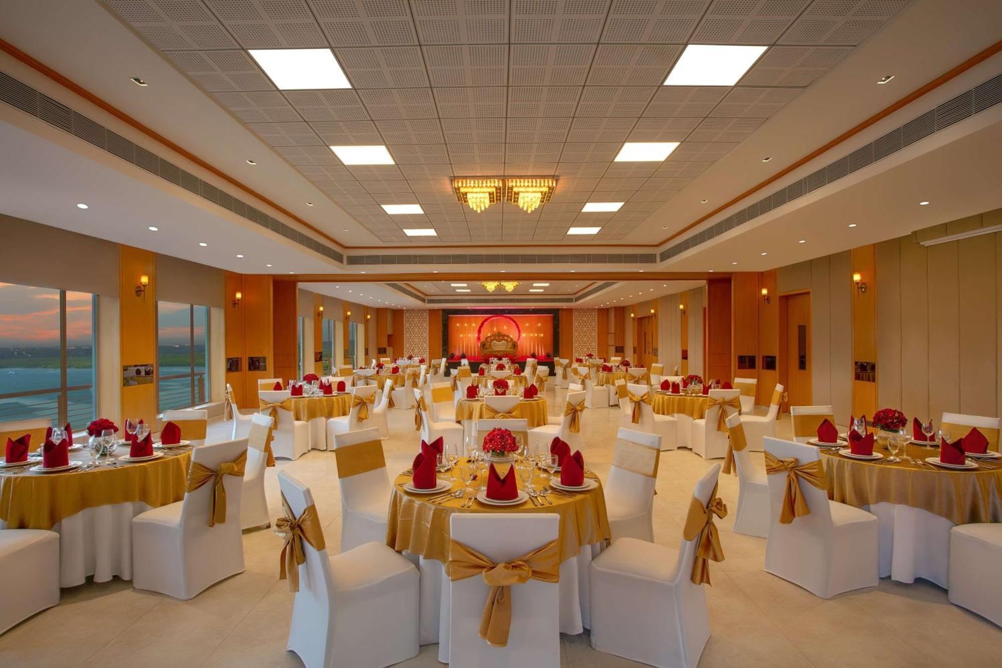 Hotel Doubletree By Hilton Goa - Panaji Zewnętrze zdjęcie