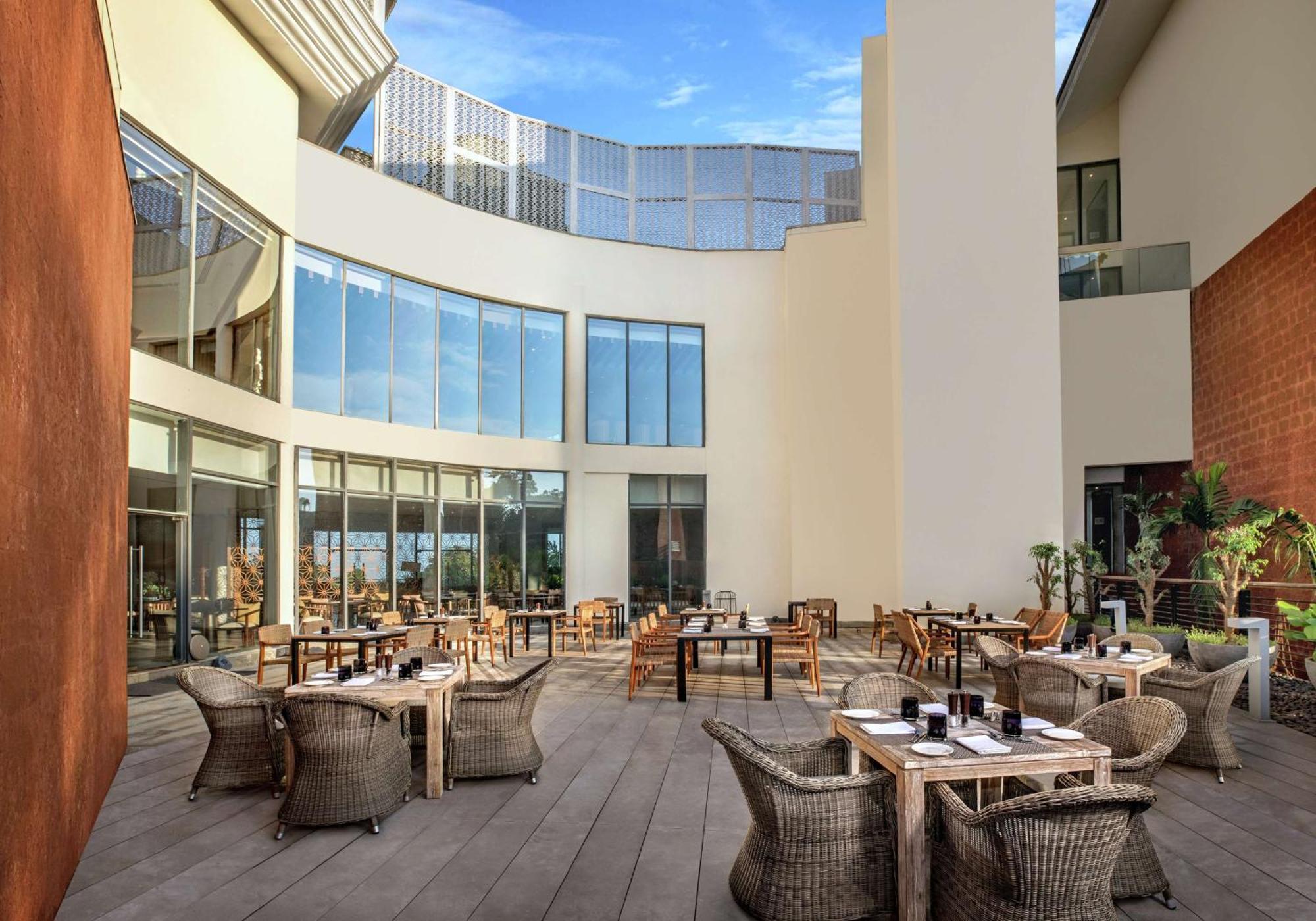 Hotel Doubletree By Hilton Goa - Panaji Zewnętrze zdjęcie